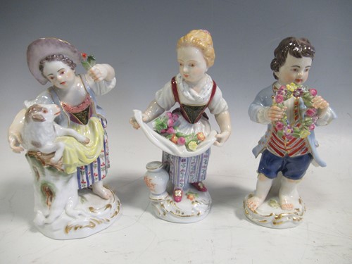 Lot 23 - A group of Meissen porcelain figures to...