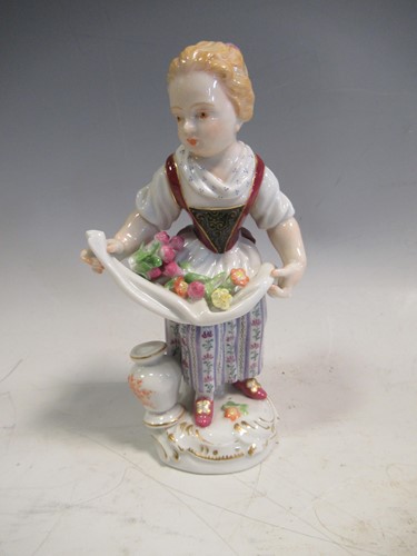 Lot 23 - A group of Meissen porcelain figures to...