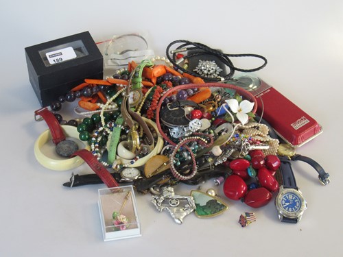 Lot 189 - A large quantity of costume jewellery, beads...
