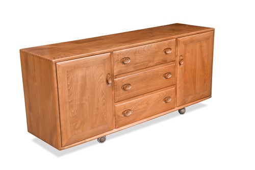 Lot 286 - An Ercol elm sideboard