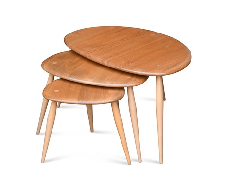 Lot 289 - A nest of three Ercol elm Pebble tables