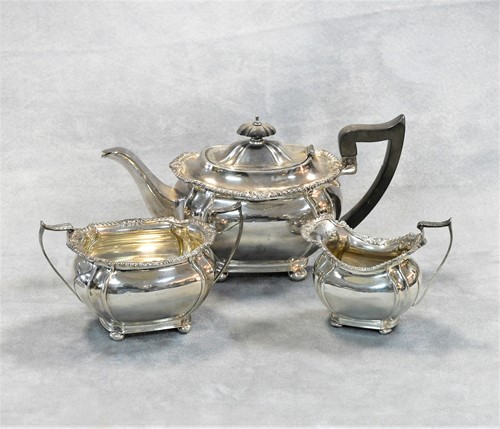 Lot 447 - An Edward VII silver three-piece bachelor's tea set