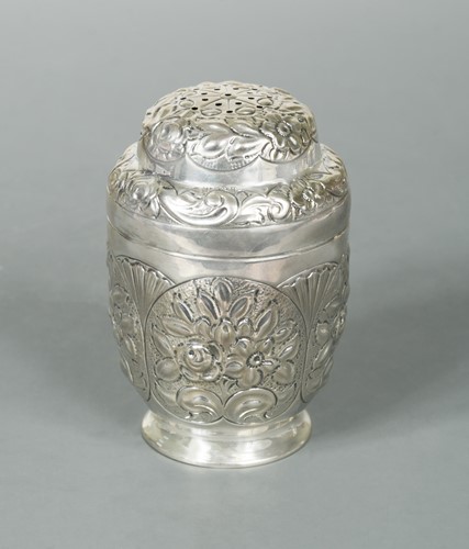 Lot 429 - A Victorian silver caster