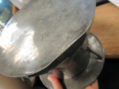 Lot 17 - An Arts & Crafts pewter biscuit barrel, 17cm high