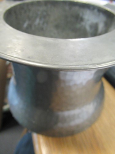 Lot 17 - An Arts & Crafts pewter biscuit barrel, 17cm high