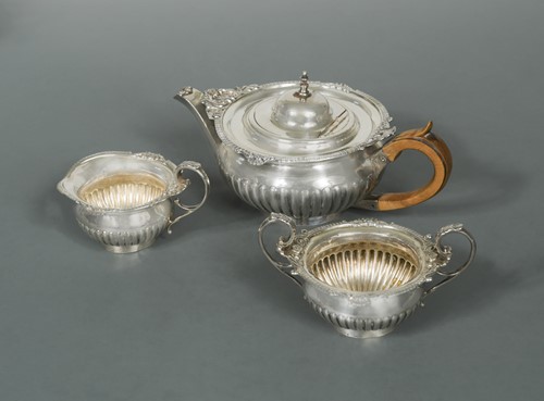 Lot 416 - A Victorian silver bachelor's three-piece tea set