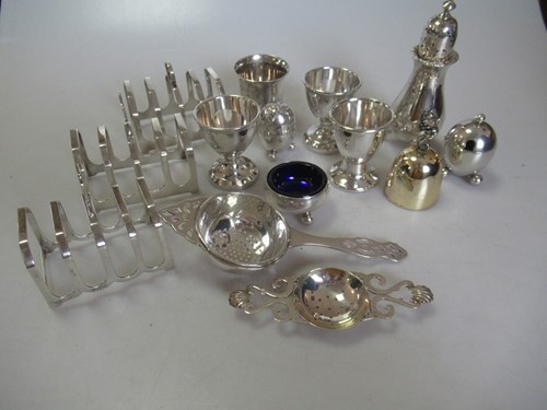 Lot 219 - A collection of silverware including 3...