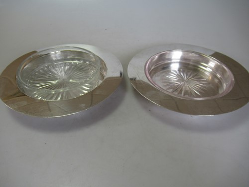 Lot 213 - A pair of silver butter dishes with non...