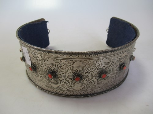 Lot 185 - A coral set white metal collar and headdress (2)
