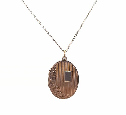 Lot 58 - A 9ct gold picture locket with chain