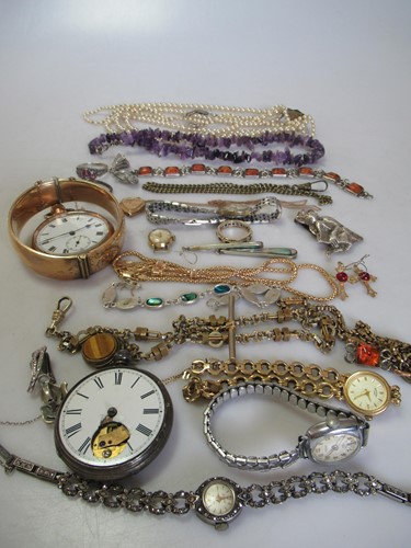 Lot 202 - A quantity of silver, bead and costume jewellery