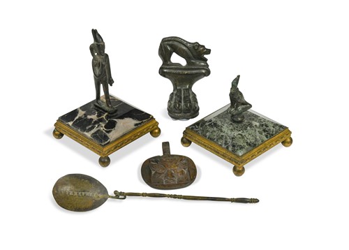 Lot 368 - An Egyptian bronze figure of Horus