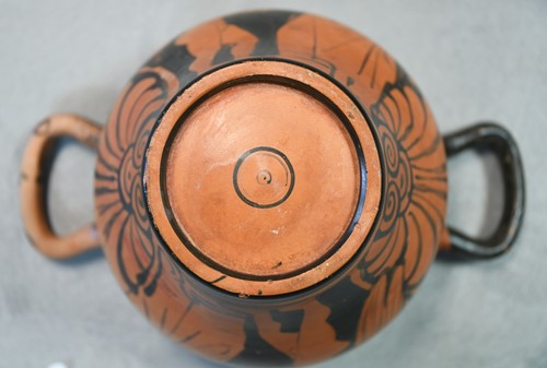 Lot 369 - A 4th/5th century BC ewer