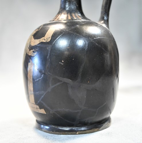 Lot 369 - A 4th/5th century BC ewer
