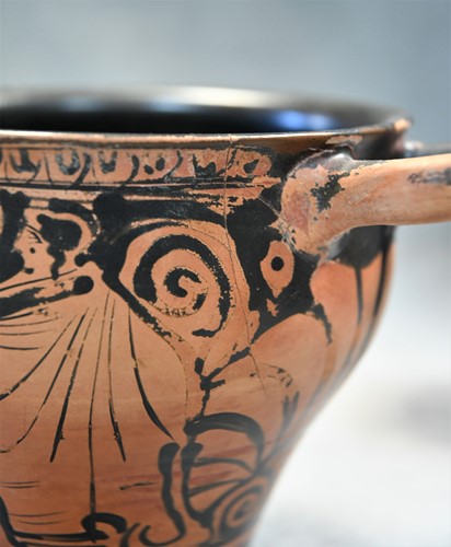 Lot 369 - A 4th/5th century BC ewer