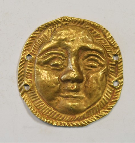 Lot 184 - Gold mask roundell from a cloak, 4cm diameter