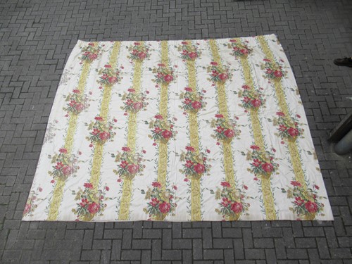 Lot 608 - A pair of curtains, lined and interlined with...