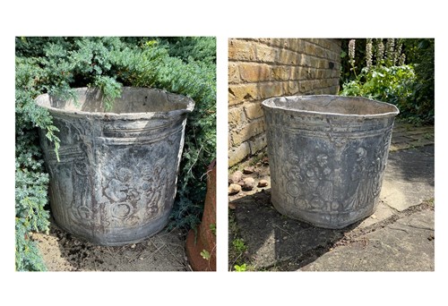 Lot 543 - A pair of circular planters
