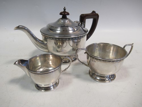 Lot 258 - A silver three-piece tea set, 20ozt