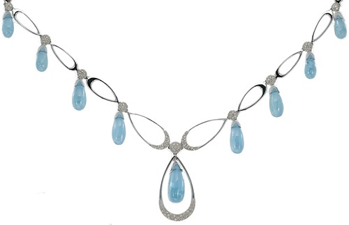 Lot 33 - A modern aquamarine and diamond necklet