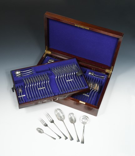 Lot 449 - A canteen containing a 62-piece set of George V silver flatware