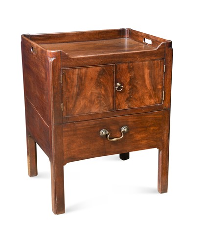 Lot 462 - A George III mahogany night cupboard