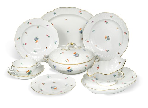 Lot 489 - A Herend dinner service