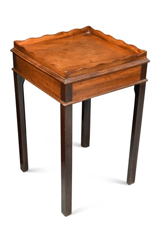 Lot 325 - A George III mahogany urn stand/occasional table