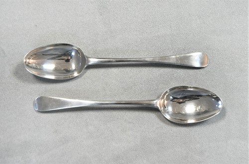 Lot 500 - Edinburgh - A pair of George III 18th century silver tablespoons