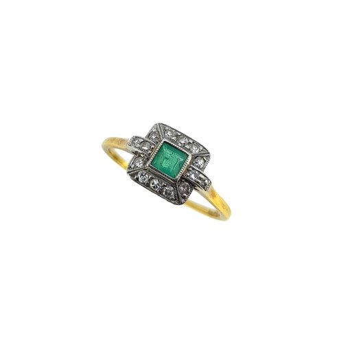 Lot 100 - An Art Deco emerald and diamond ring