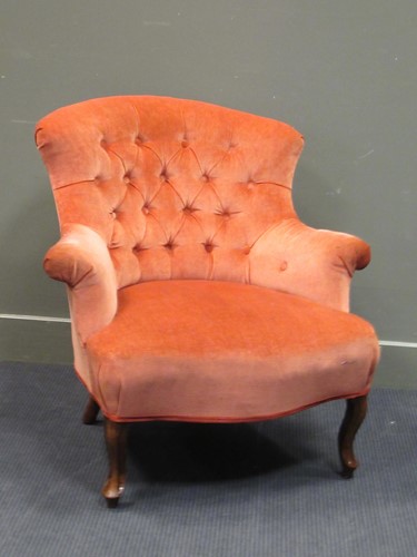 Lot 465 - An early Victorian peach upholstered button...