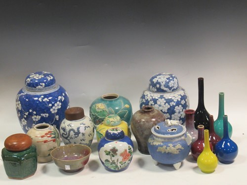 Lot 51 - A quantity of ginger jars and other cermaic...