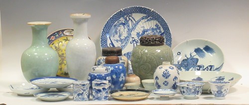 Lot 81 - Various ceramic jars, plates and bowls (qty)