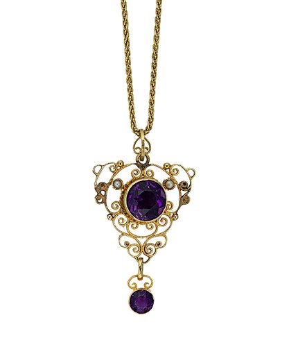 Lot 18 - An amethyst pendant and chain