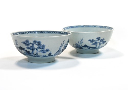 Lot 50 - A pair of The Nanking Cargo blue and white porcelain bowls, Qing Dynasty, circa 1750