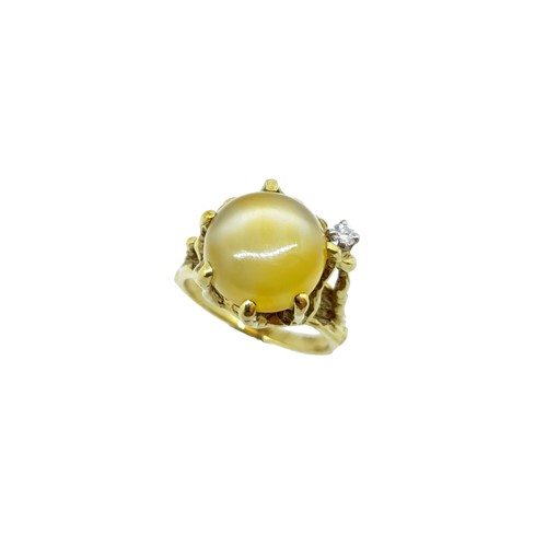 Lot 6 - A cat's eye quartz and diamond dress ring