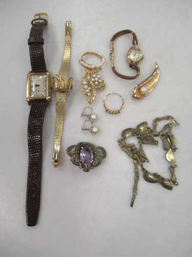 Lot 186 - A collection of jewellery including, a pearl...