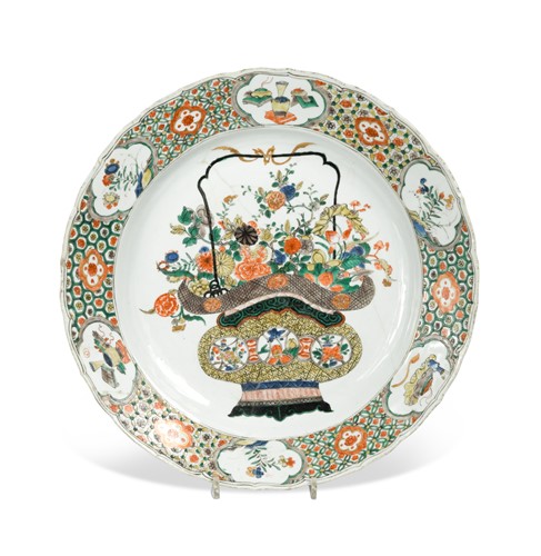 Lot 4 - A Chinese famille verte porcelain dish, Qing Dynasty, Kangxi (1662-1722)