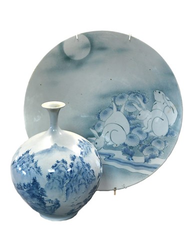 Lot 76 - A Japanese Arita porcelain dish, circa 1900
