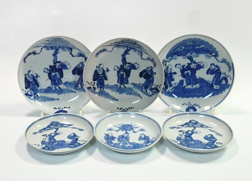 Lot 22 - A set of three Chinese blue and white porcelain saucer dishes, Qing Dynasty, 19th century