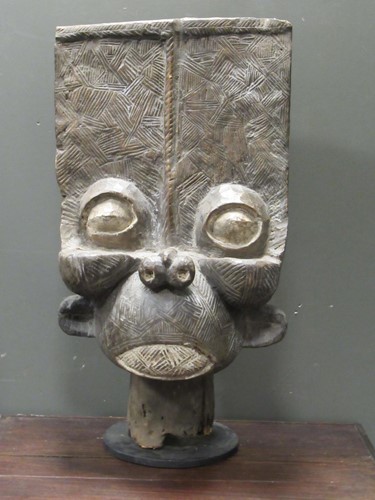 Lot 169 - An African carved wood Batchum style shoulder...