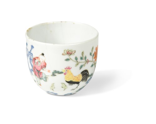 Lot 37 - A Chinese famille rose chicken cup, late Qing Dynasty