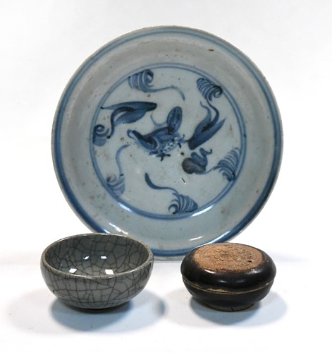 Lot 100 - A Chinese provincial porcelain blue and white small dish,  late Ming Dynasty, circa 1600