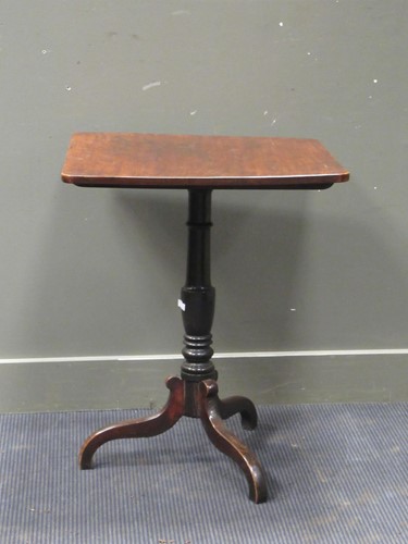 Lot 584 - A 19th century mahogany tiltop occasional...