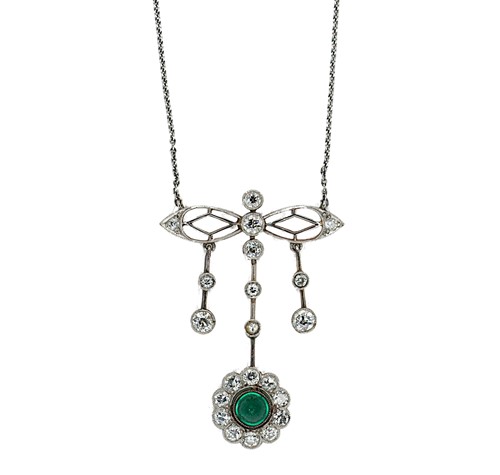 Lot 97 - An early 20th century emerald and diamond necklet
