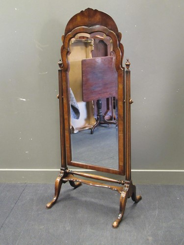 Lot 543 - A reproduction cheval mirror 164 x 69 x 56cm
