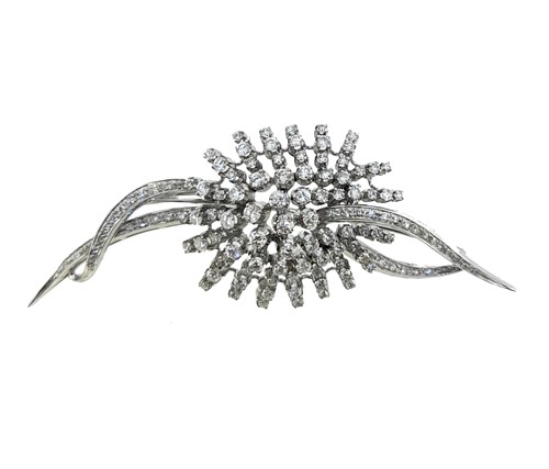 Lot 159 - A modern stylised diamond spray brooch