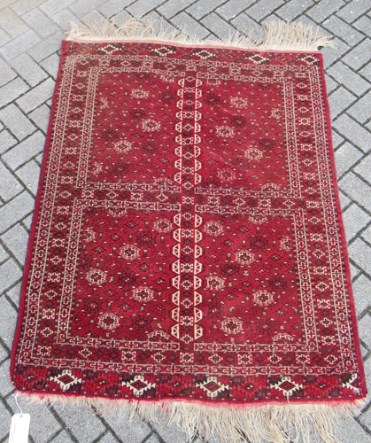 Lot 651 - A finely woven Ersari rug