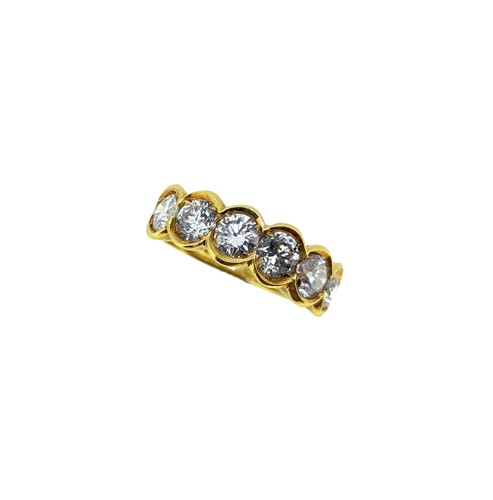 Lot 156 - A modern six stone diamond ring