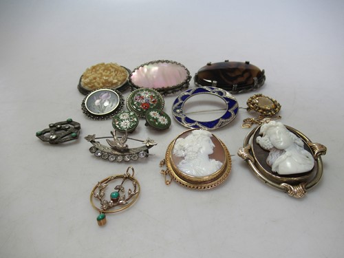 Lot 192 - Two Cameo brooches tested to at least 9ct gold,...